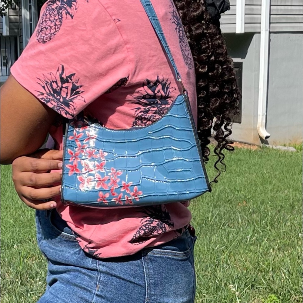 Hand-Painted OOAK Croc Embossed shoulder bag - Picture 5 of 5